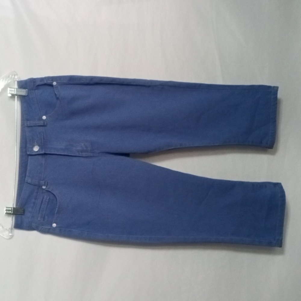 Women's  Capri Blue  Jeans
